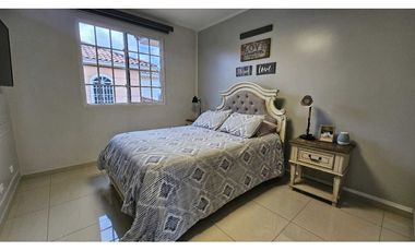 VENTA CASA MODERNA EN COSTA SUR (CP)