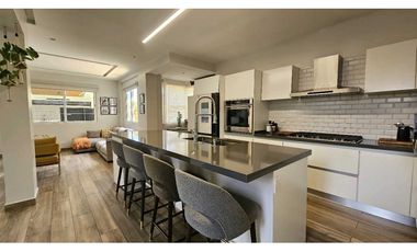 VENTA CASA MODERNA EN COSTA SUR (CP)