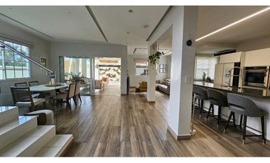 VENTA CASA MODERNA EN COSTA SUR (CP)