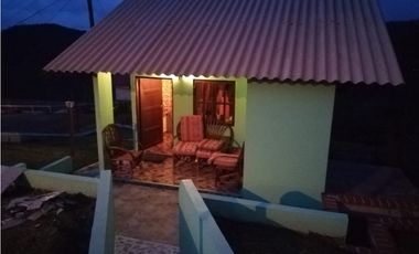 SE VENDE CASA EN CERRO AZUL EL FORTIN DE 2 NIVELES CON  3 HABITACIONES
