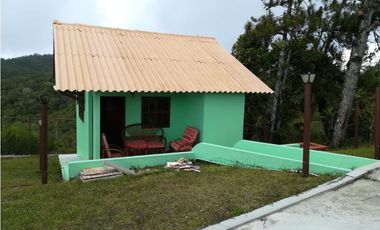 SE VENDE CASA EN CERRO AZUL EL FORTIN DE 2 NIVELES CON  3 HABITACIONES