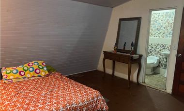 SE VENDE CASA EN ALTOS DE CERRO AZUL URB EL CASTILLO CON TERRAZA