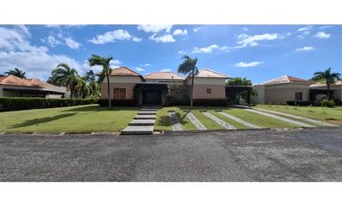 Venta de casa en Villas de Decameron, Farallón, Coclé