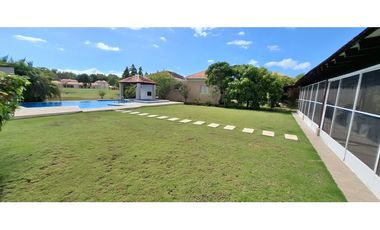 Venta de casa en Villas de Decameron, Farallón, Coclé