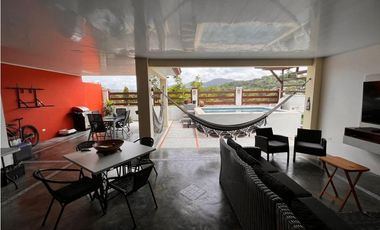 Casa con Piscina Privada en Mirador del Lago, Las Cumbres