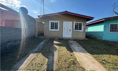 VENTA CASA EN RESIDENCIAL VALLE ESPINO LA CHORRERA (OF)