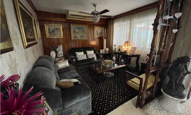 Casa en Venta en Altos de Miraflores con Jardín Amplio | MM