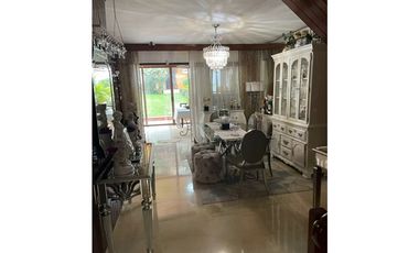 Casa en Venta en Altos de Miraflores con Jardín Amplio | MM