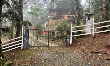 ALTOS DE CERRO AZUL / EL CASTILLO / 1962M / 2 NIVELES / 4 HABITACION