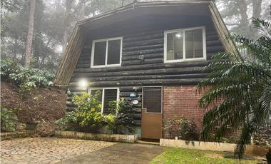 ALTOS DE CERRO AZUL / EL CASTILLO / 1962M / 2 NIVELES / 4 HABITACION