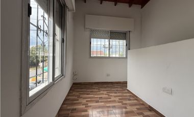 ATENAS 2294, esquina Washington, Isidro Casanova, La Matanza
