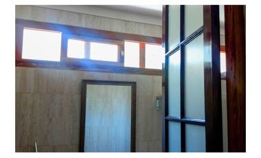 Casa en Acantilados Sobre Dos Terrenos