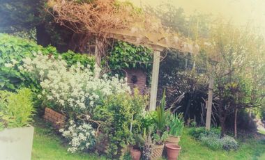 Casa en Acantilados Sobre Dos Terrenos