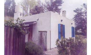 Casa en Acantilados Sobre Dos Terrenos