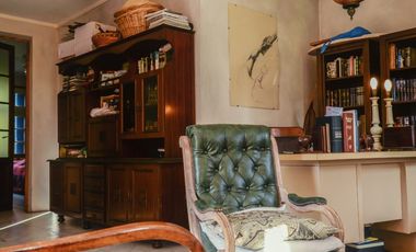 Casa en Acantilados Sobre Dos Terrenos