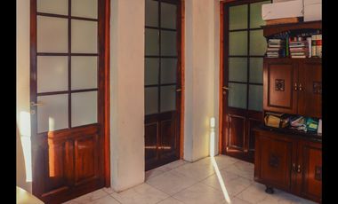 Casa en Acantilados Sobre Dos Terrenos