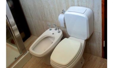 Casa en Acantilados Sobre Dos Terrenos