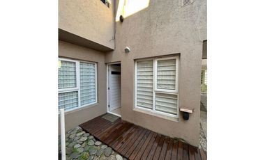 Alquiler — PH  2 ambientes, calle Balcarce, zona Villa Primera