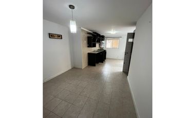 Alquiler — PH  2 ambientes, calle Balcarce, zona Villa Primera