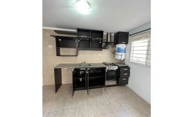 Alquiler — PH  2 ambientes, calle Balcarce, zona Villa Primera