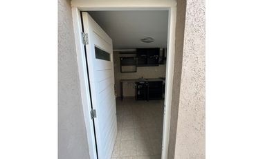Alquiler — PH  2 ambientes, calle Balcarce, zona Villa Primera