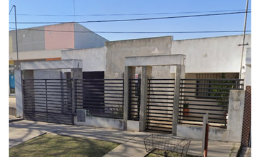 Se Vende Casa en Viale en calle 9 de Julio