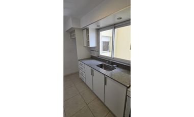 Moderno  departamento de 3 amb al frente con cochera