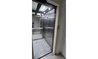 Moderno  departamento de 3 amb al frente con cochera