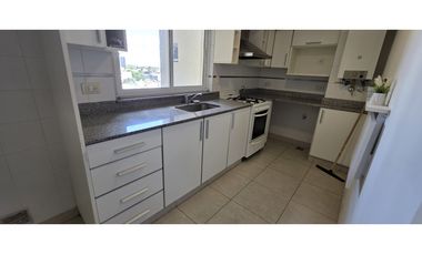 Moderno  departamento de 3 amb al frente con cochera