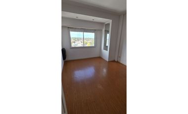 Moderno  departamento de 3 amb al frente con cochera