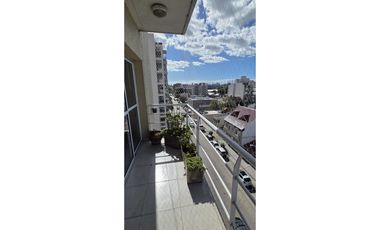 Moderno  departamento de 3 amb al frente con cochera