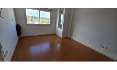 Moderno  departamento de 3 amb al frente con cochera