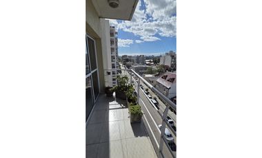 Moderno  departamento de 3 amb al frente con cochera