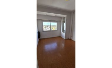 Moderno  departamento de 3 amb al frente con cochera