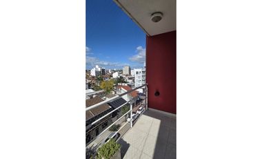 Moderno  departamento de 3 amb al frente con cochera