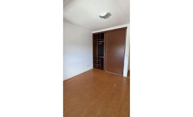 Moderno  departamento de 3 amb al frente con cochera
