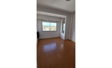 Moderno  departamento de 3 amb al frente con cochera