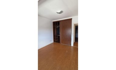 Moderno  departamento de 3 amb al frente con cochera