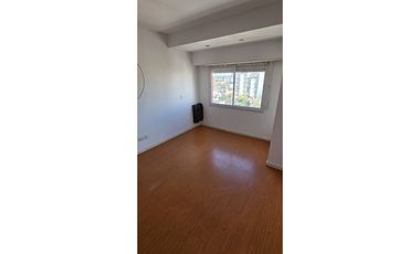 Moderno  departamento de 3 amb al frente con cochera