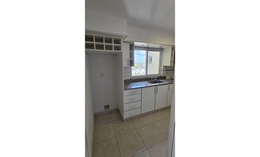 Moderno  departamento de 3 amb al frente con cochera