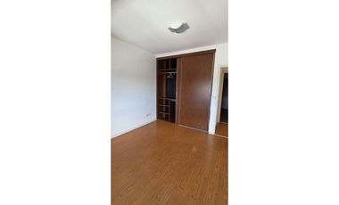 Moderno  departamento de 3 amb al frente con cochera
