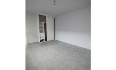 ALQUILA DEPARTAMENTO en calle Chuquisaca, Carrodilla, Luján.