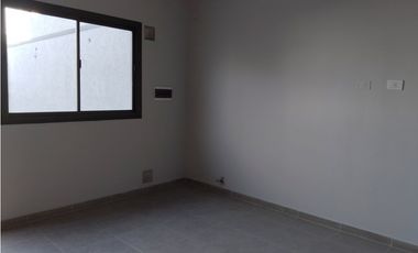 ALQUILA DEPARTAMENTO en calle Chuquisaca, Carrodilla, Luján.
