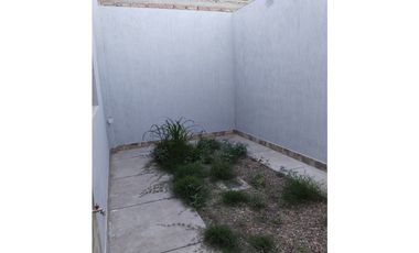 ALQUILA DEPARTAMENTO en calle Chuquisaca, Carrodilla, Luján.