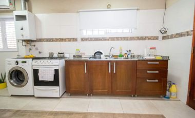 IMPECABLE CASA ZONA COLEGIO LOURDES