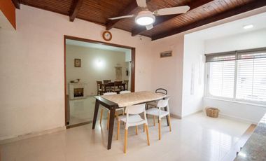 IMPECABLE CASA ZONA COLEGIO LOURDES