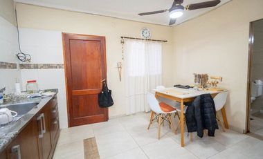 IMPECABLE CASA ZONA COLEGIO LOURDES