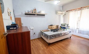 IMPECABLE CASA ZONA COLEGIO LOURDES