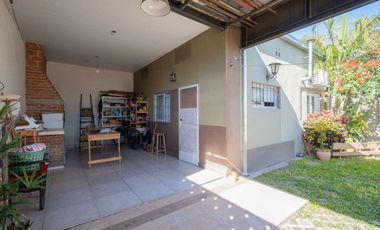 IMPECABLE CASA ZONA COLEGIO LOURDES