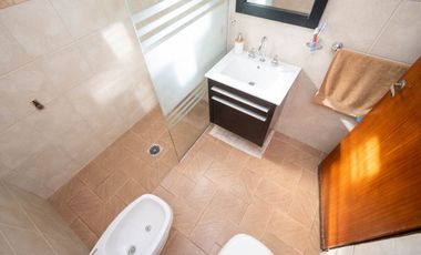 IMPECABLE CASA ZONA COLEGIO LOURDES